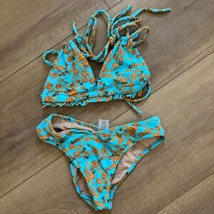 Montce Turquoise Floral Bikini top size large and bottom size xsmall